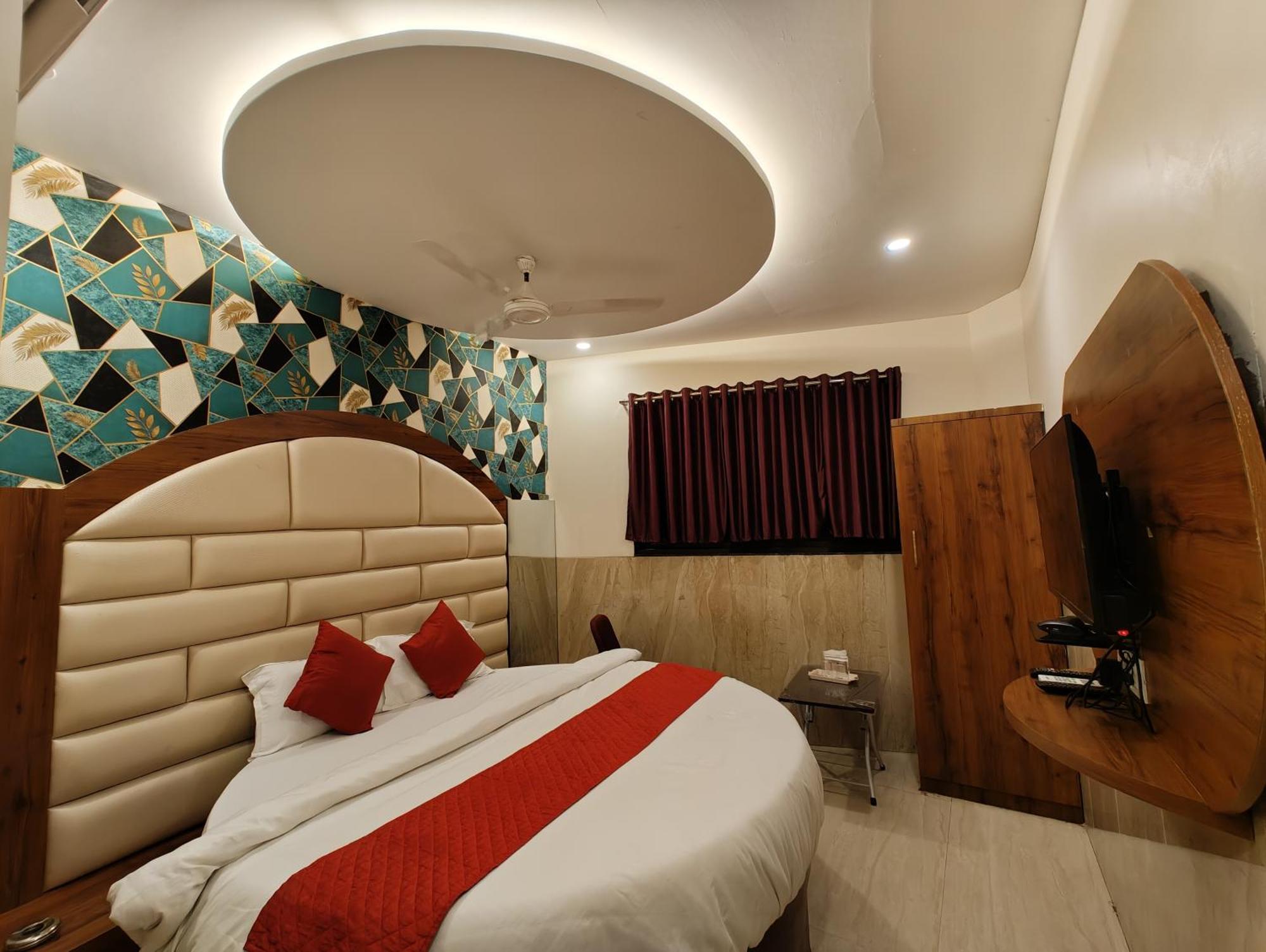 Dream Palace Residency - Near To Us Embassy Bkc Bombaj
