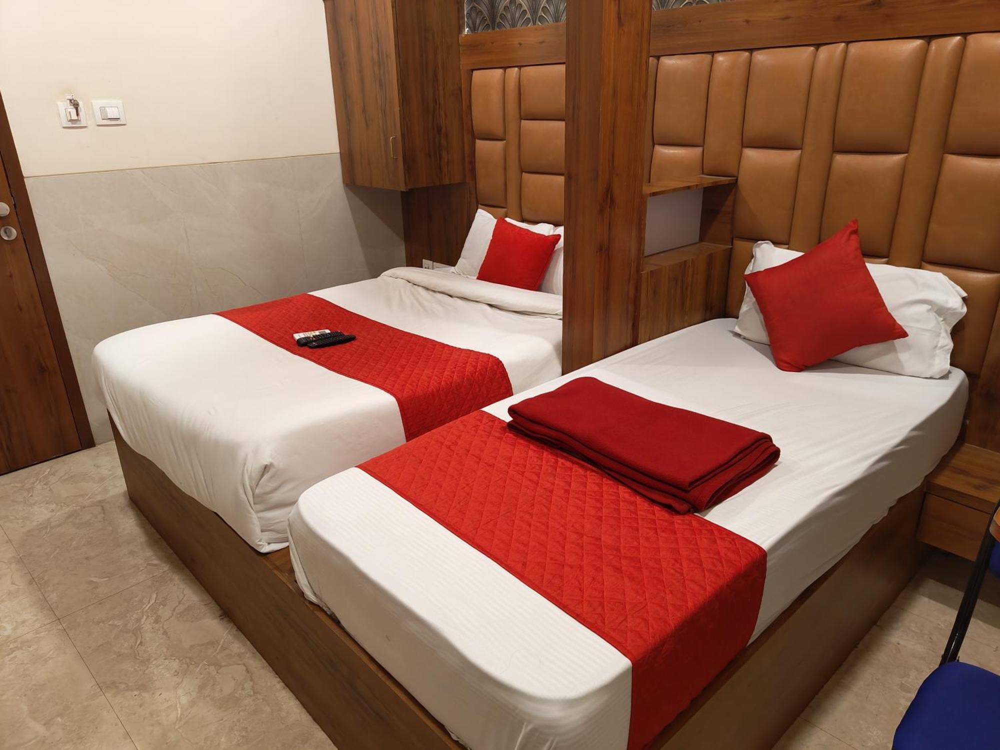 Dream Palace Residency - Near To Us Embassy Bkc Bombaj